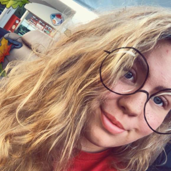 Meet your Posher, Taylor - Picture 1 of 1